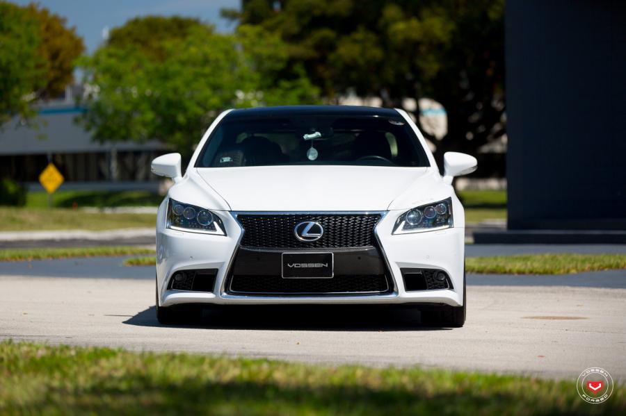  Lexus LS460 on Vossen Wheels (CG-207) 2017 года  (фото 19 из 35)